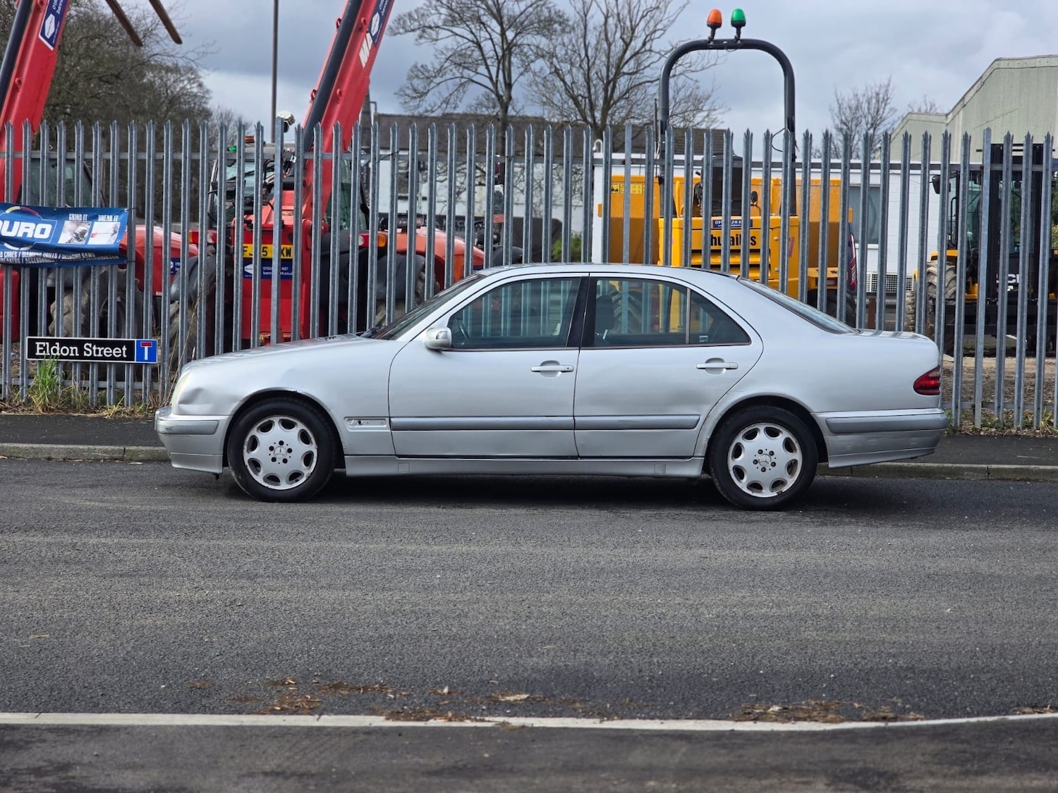 Used Mercedes-Benz E Class 2003 for sale - 77631395: Photo 7