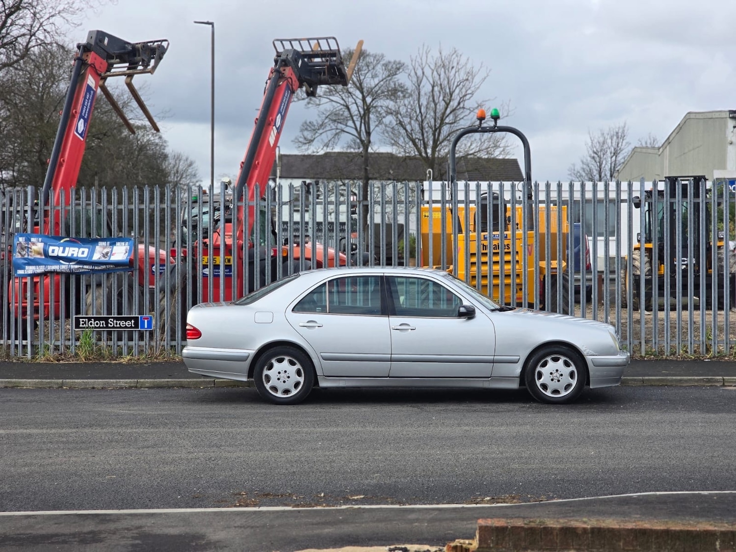Used Mercedes-Benz E Class 2003 for sale - 77631395: Photo 8