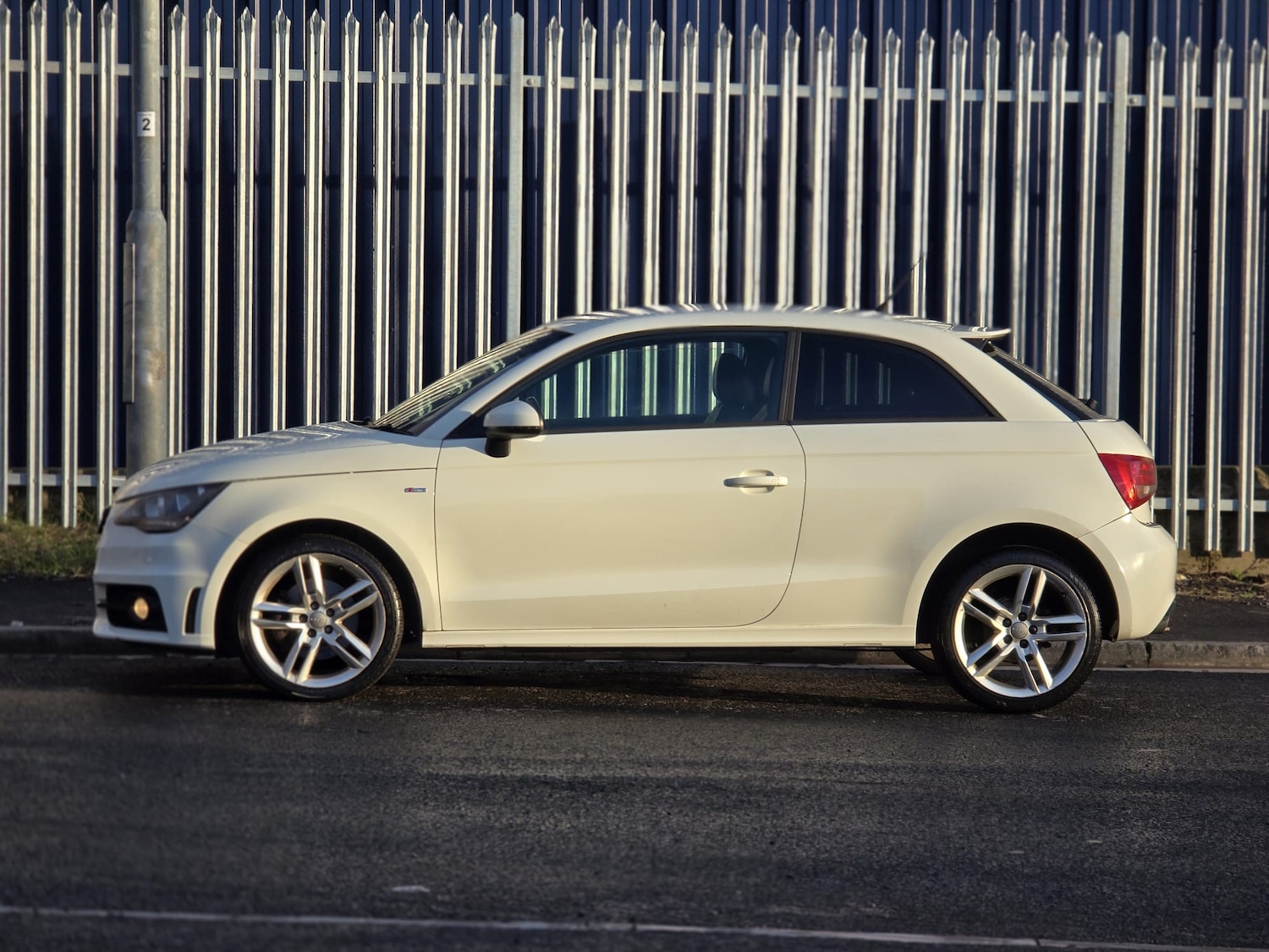 Used Audi A1 2010 for sale - 77641789: Photo 3