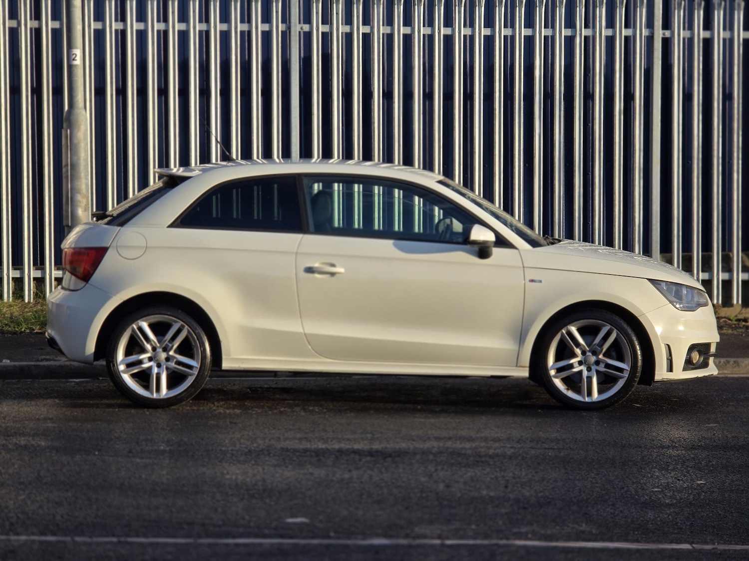 Used Audi A1 2010 for sale - 77641789: Photo 4