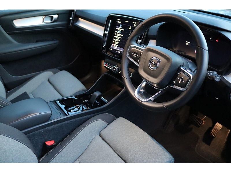 Used Volvo XC40 2023 for sale - 76570699: Photo 3