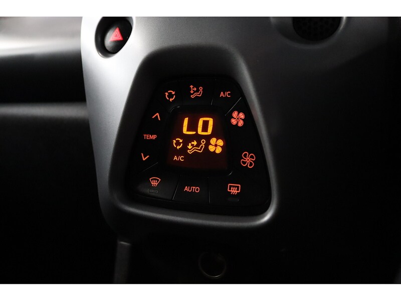 Used Toyota AYGO 2018 for sale - 76531639: Photo 28