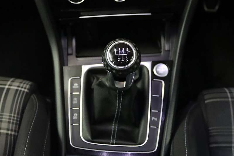 Used Volkswagen Golf 2015 for sale - 77917300: Photo 35