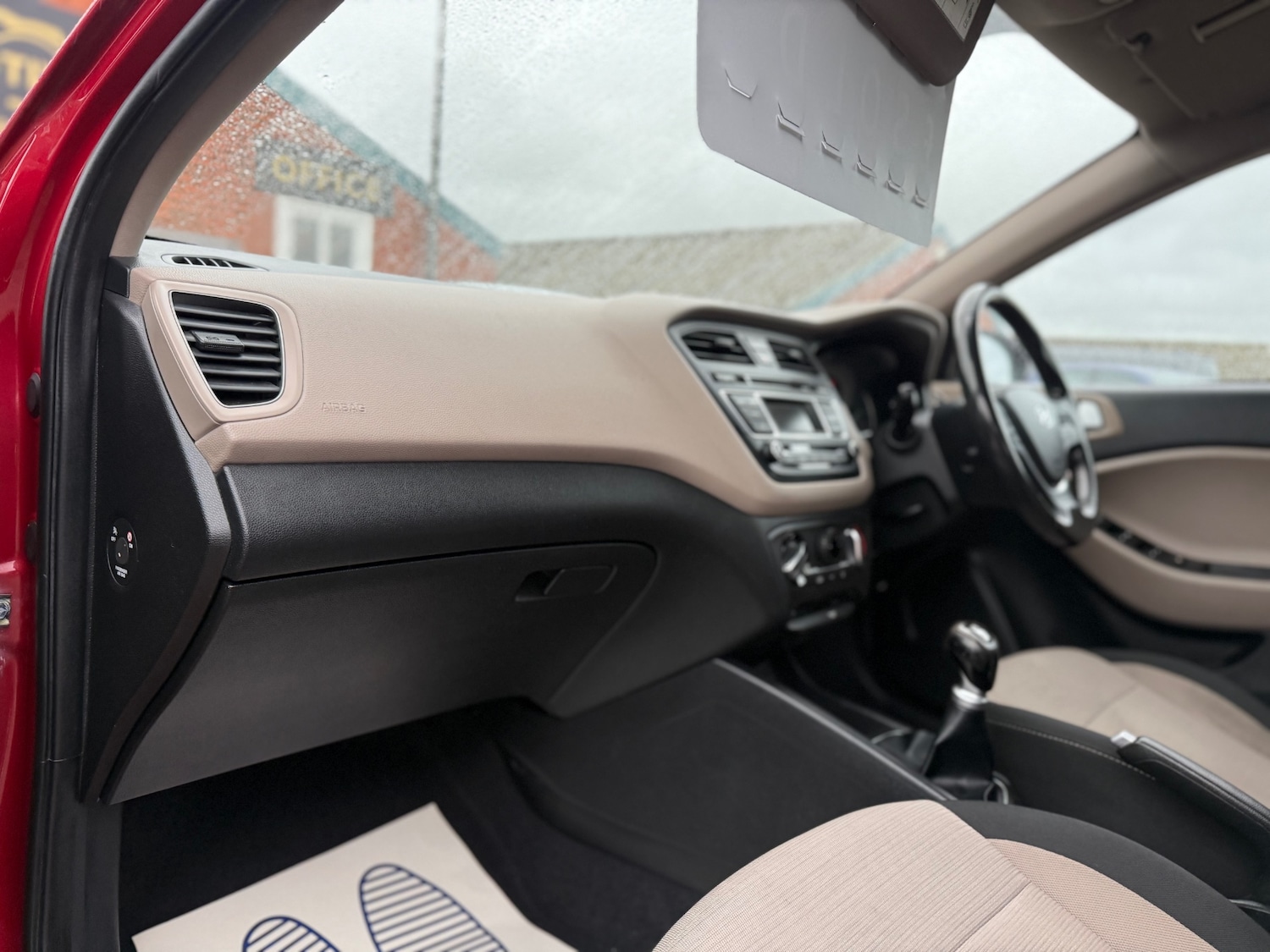 Used Hyundai i20 2015 for sale - 77880920: Photo 15