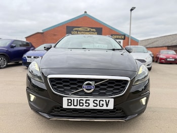 Used Volvo V40 2015 for sale - 78290196: Photo