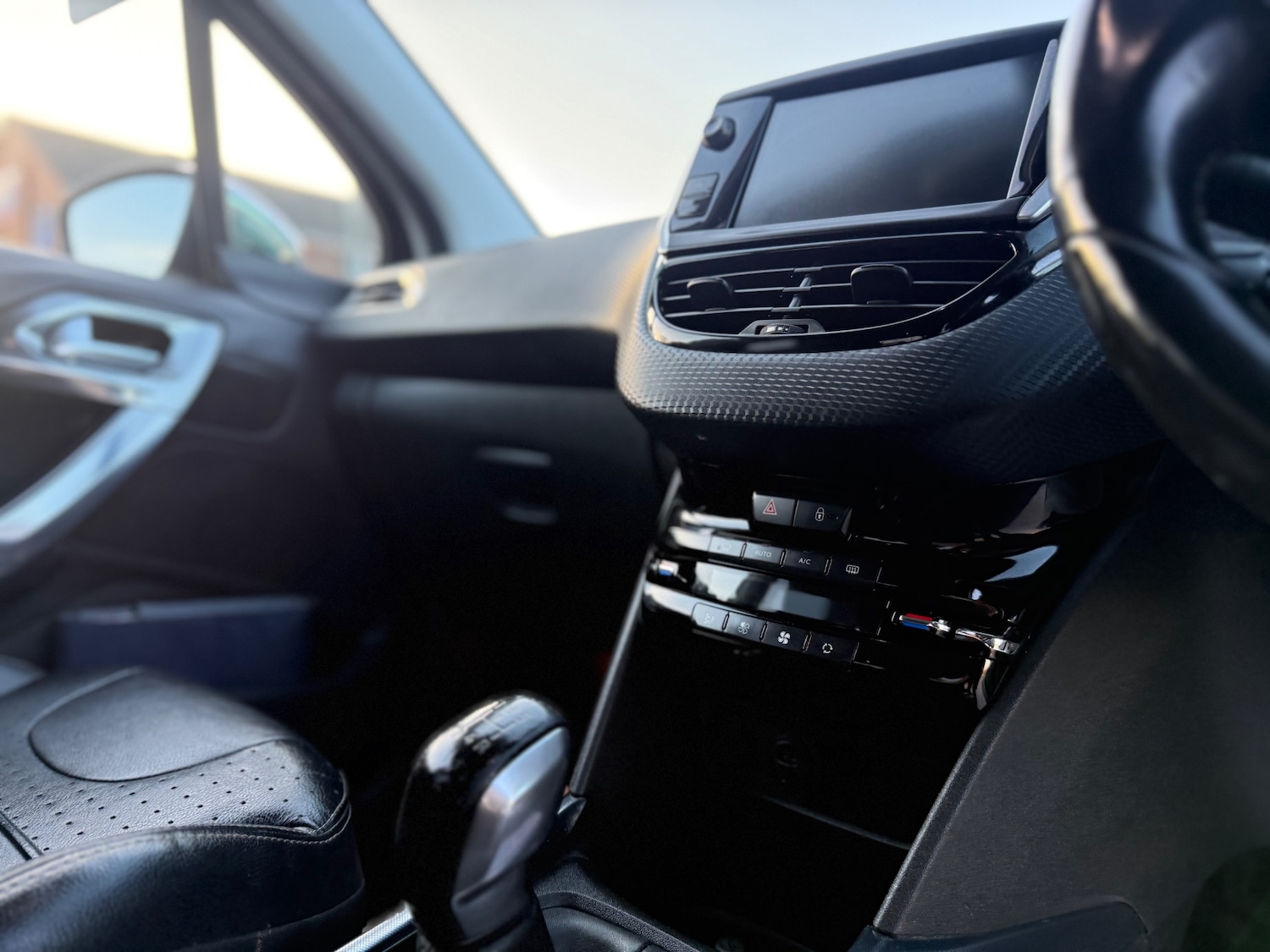 Used Peugeot 2008 2015 for sale - 78045773: Photo 11