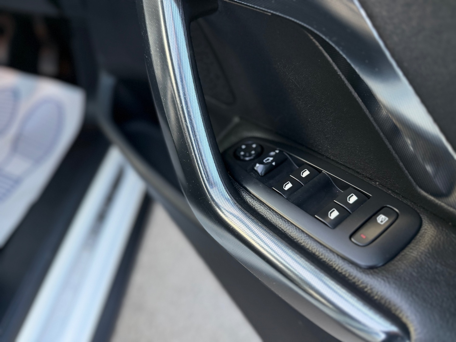 Used Peugeot 2008 2015 for sale - 78045773: Photo 13