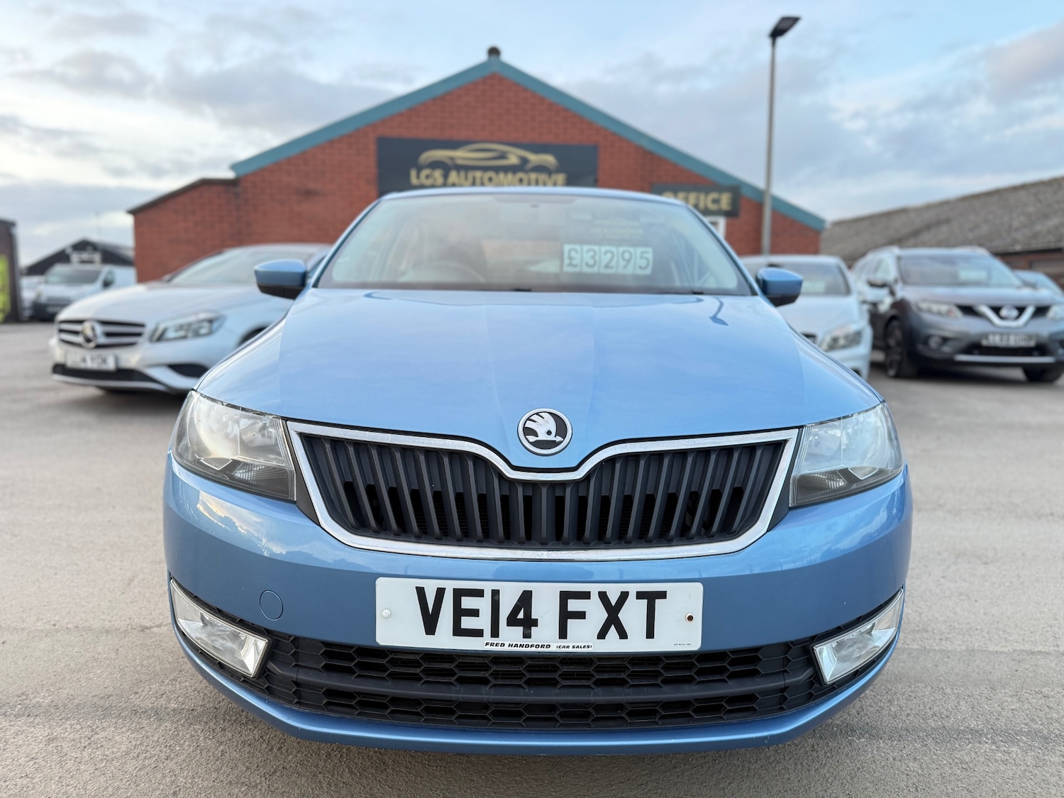 Used Skoda Rapid 2014 for sale - 77837210: Photo 2