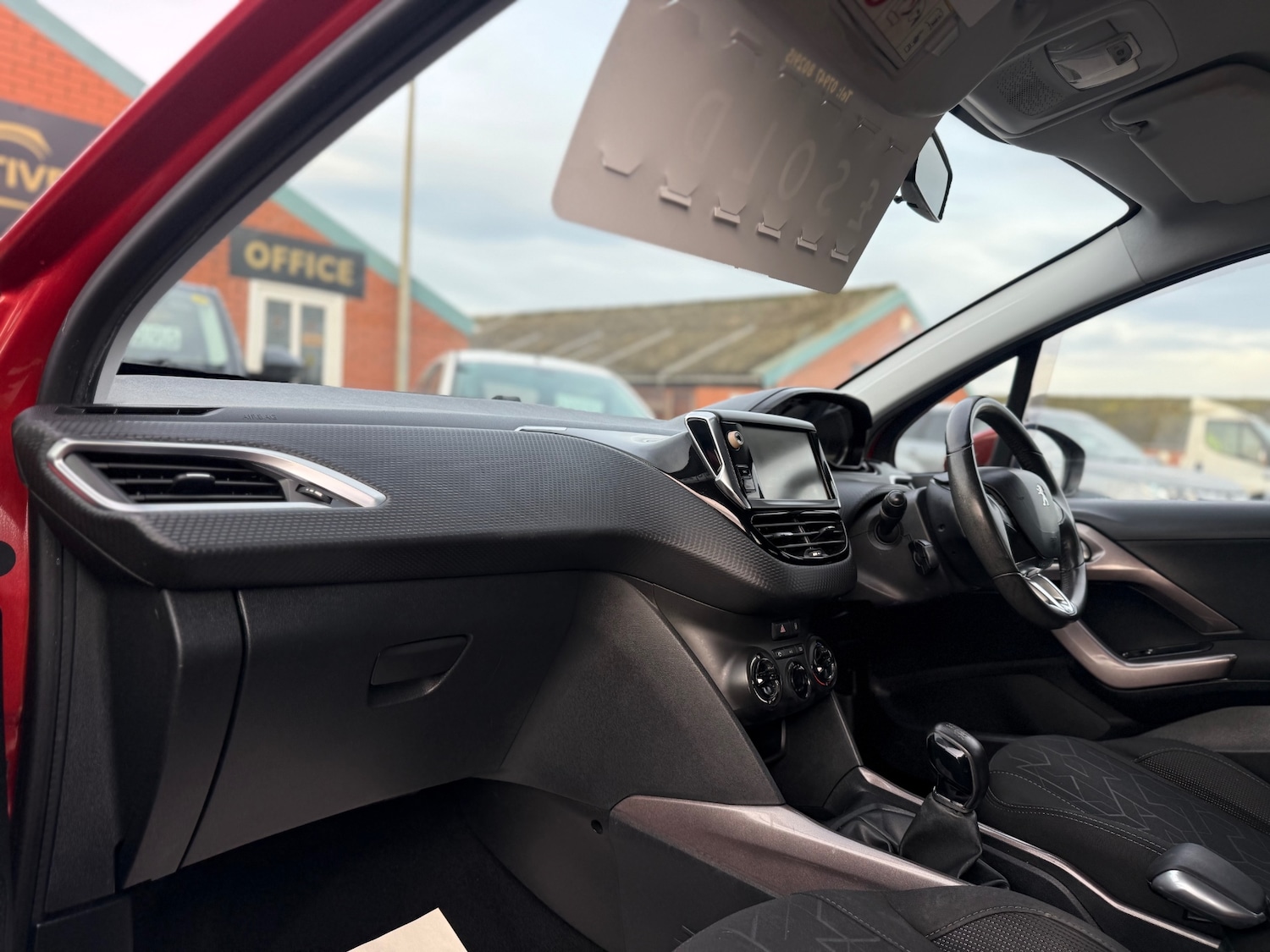 Used Peugeot 2008 2016 for sale - 77201428: Photo 15