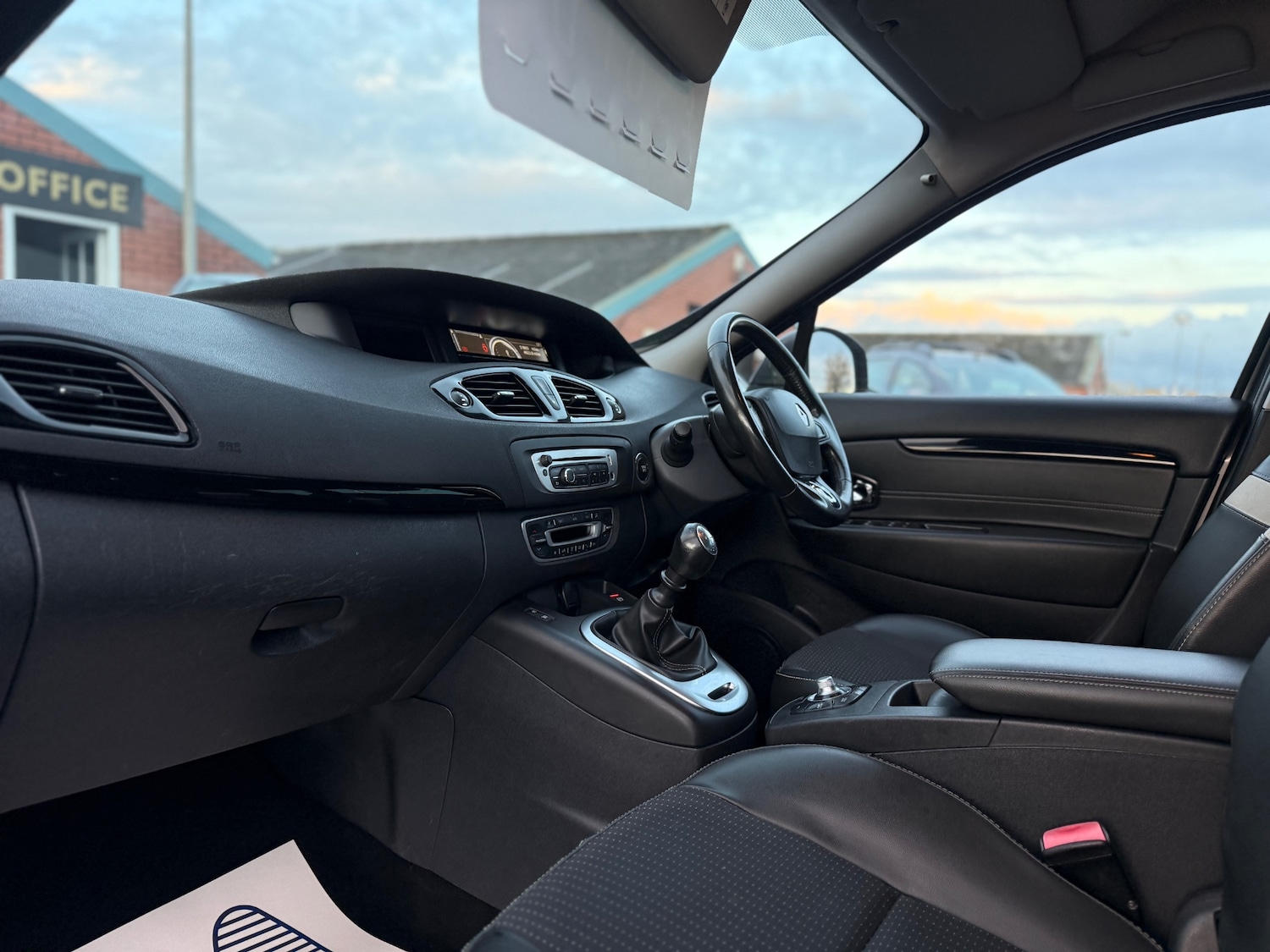 Used Renault Grand Scenic 2015 for sale - 76430640: Photo 16