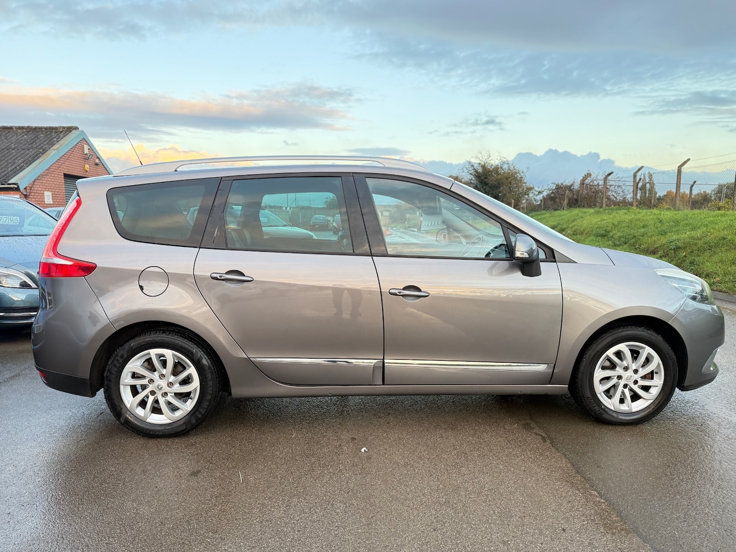 Used Renault Grand Scenic 2015 for sale - 76430640: Photo 5
