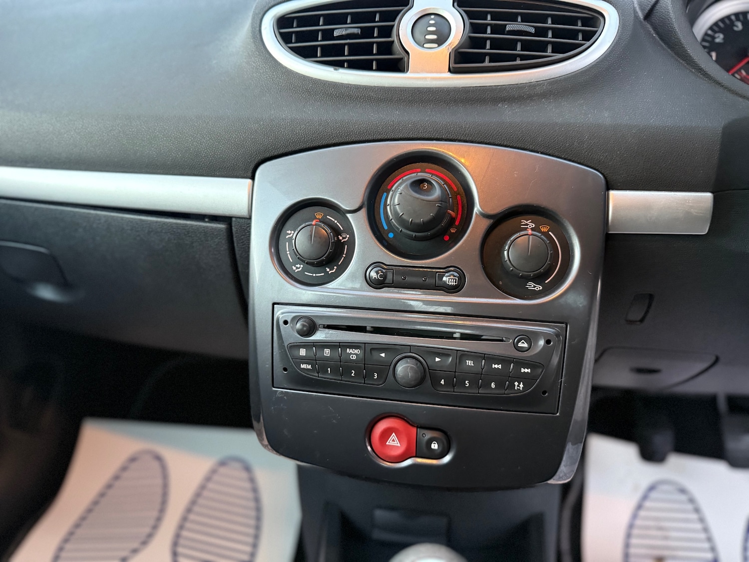 Used Renault Clio 2012 for sale - 76687418: Photo 11