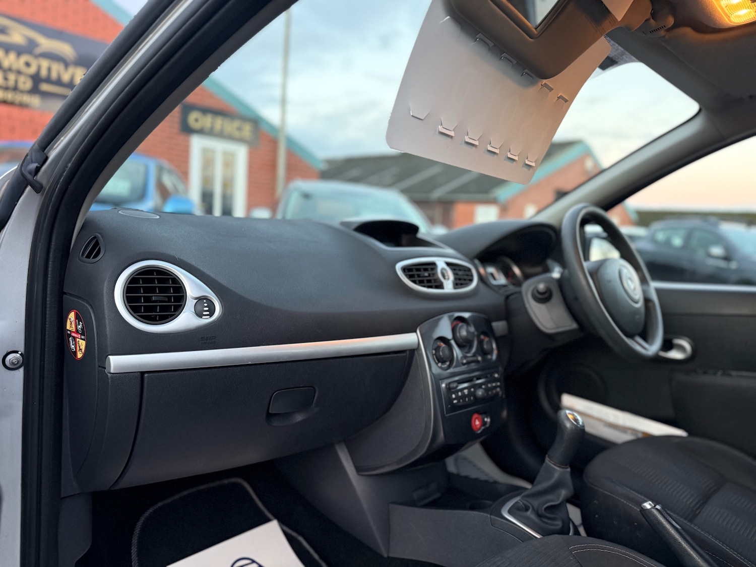 Used Renault Clio 2012 for sale - 76687418: Photo 12