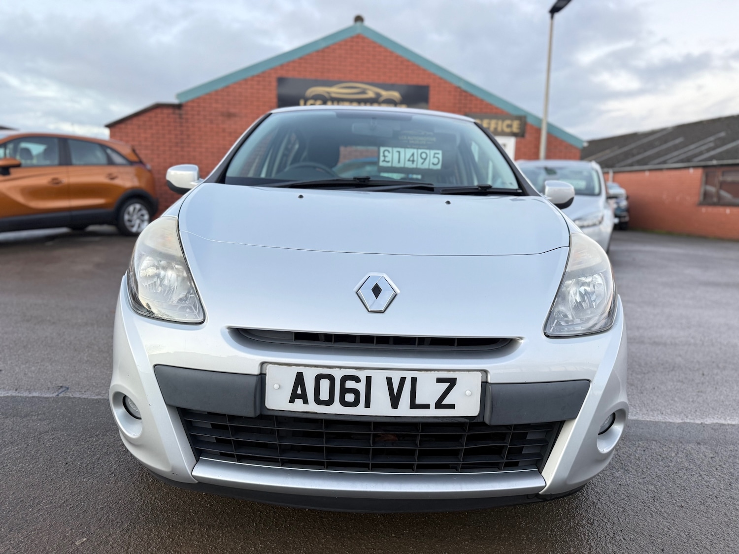 Used Renault Clio 2012 for sale - 76687418: Photo 2