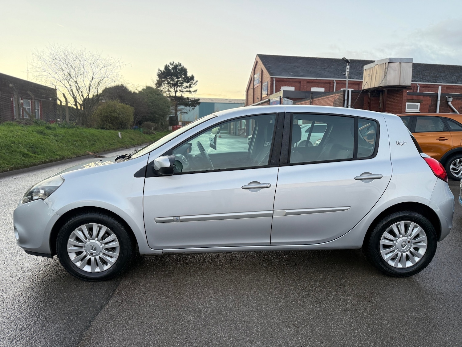 Used Renault Clio 2012 for sale - 76687418: Photo 4