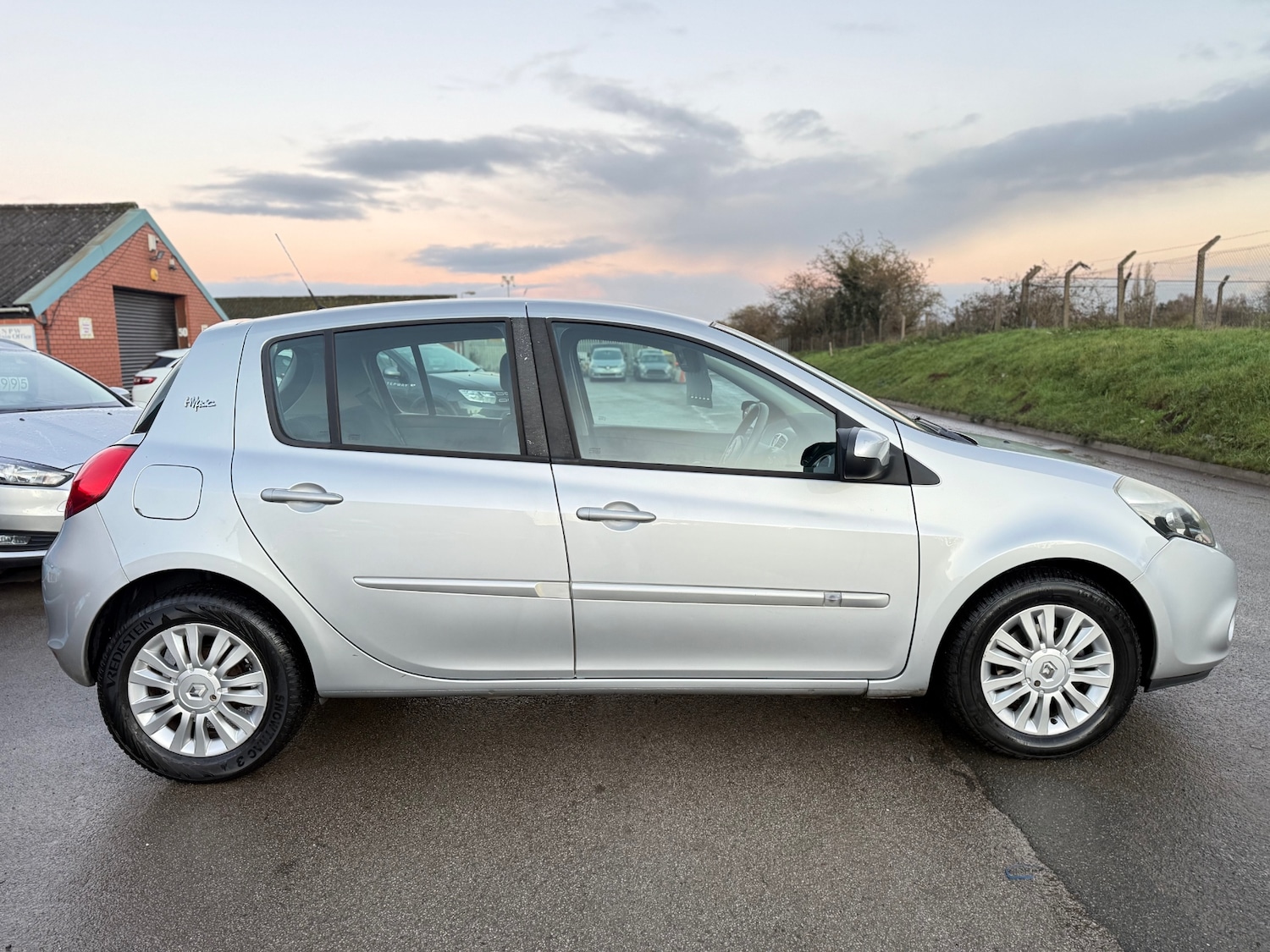 Used Renault Clio 2012 for sale - 76687418: Photo 5