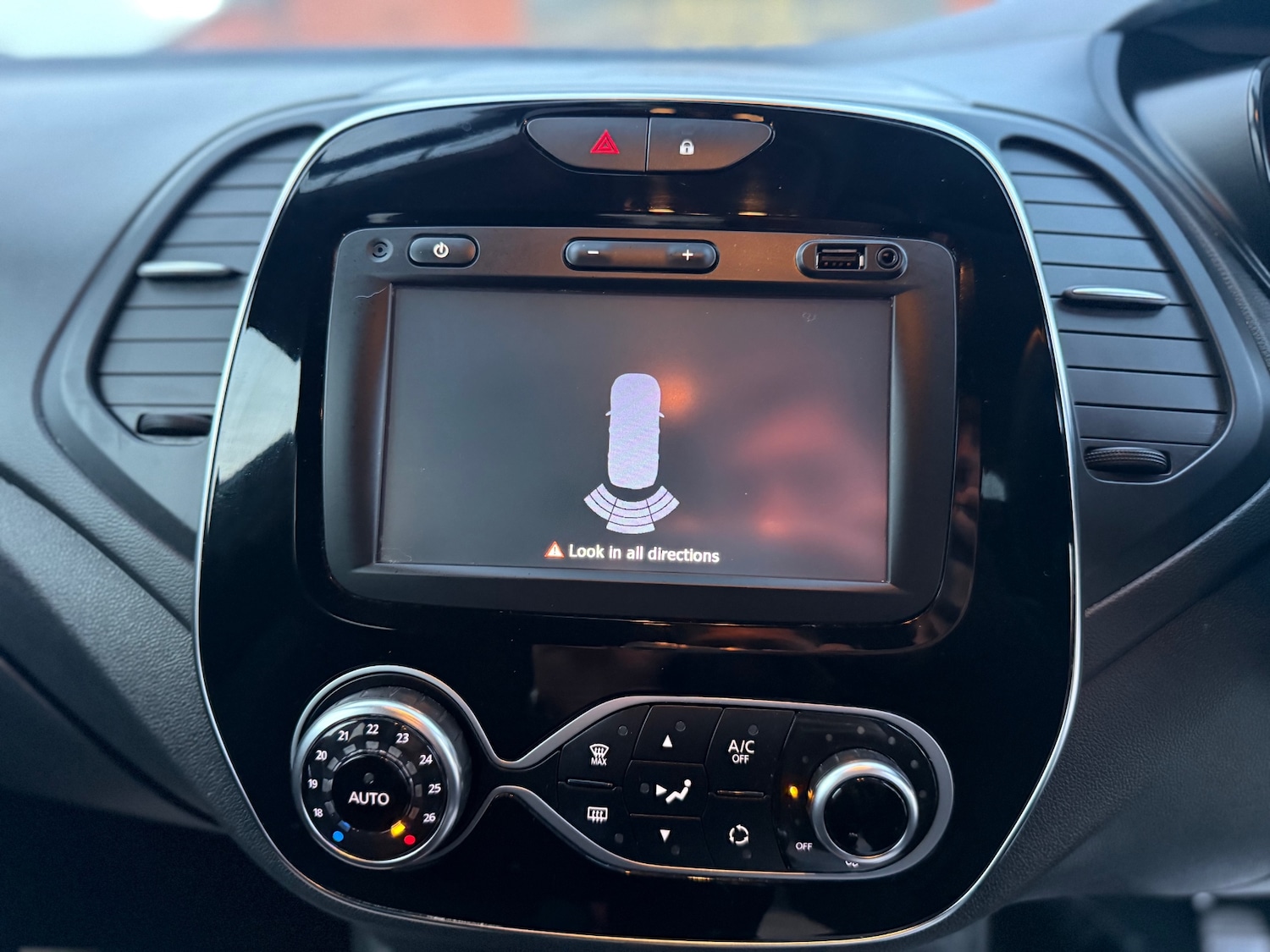 Used Renault Captur 2018 for sale - 76655627: Photo 15