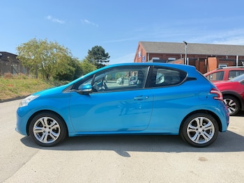 Used Peugeot 208 2013 for sale - 79191729: Photo