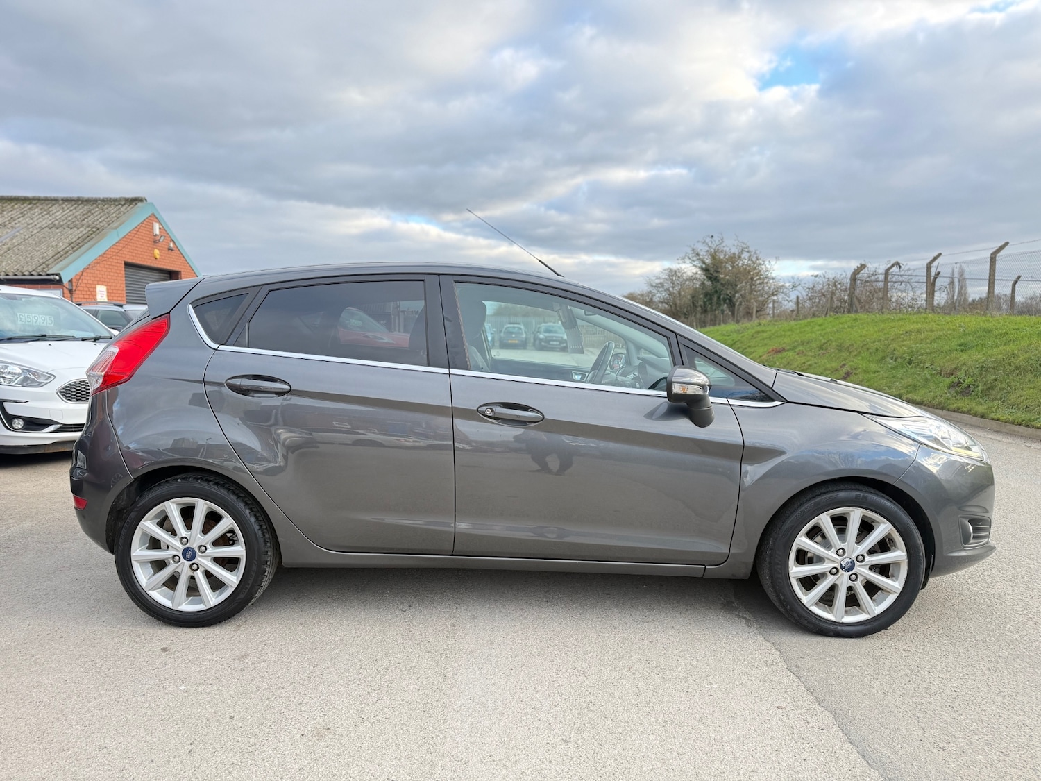 Used Ford Fiesta 2015 for sale - 77052975: Photo 5
