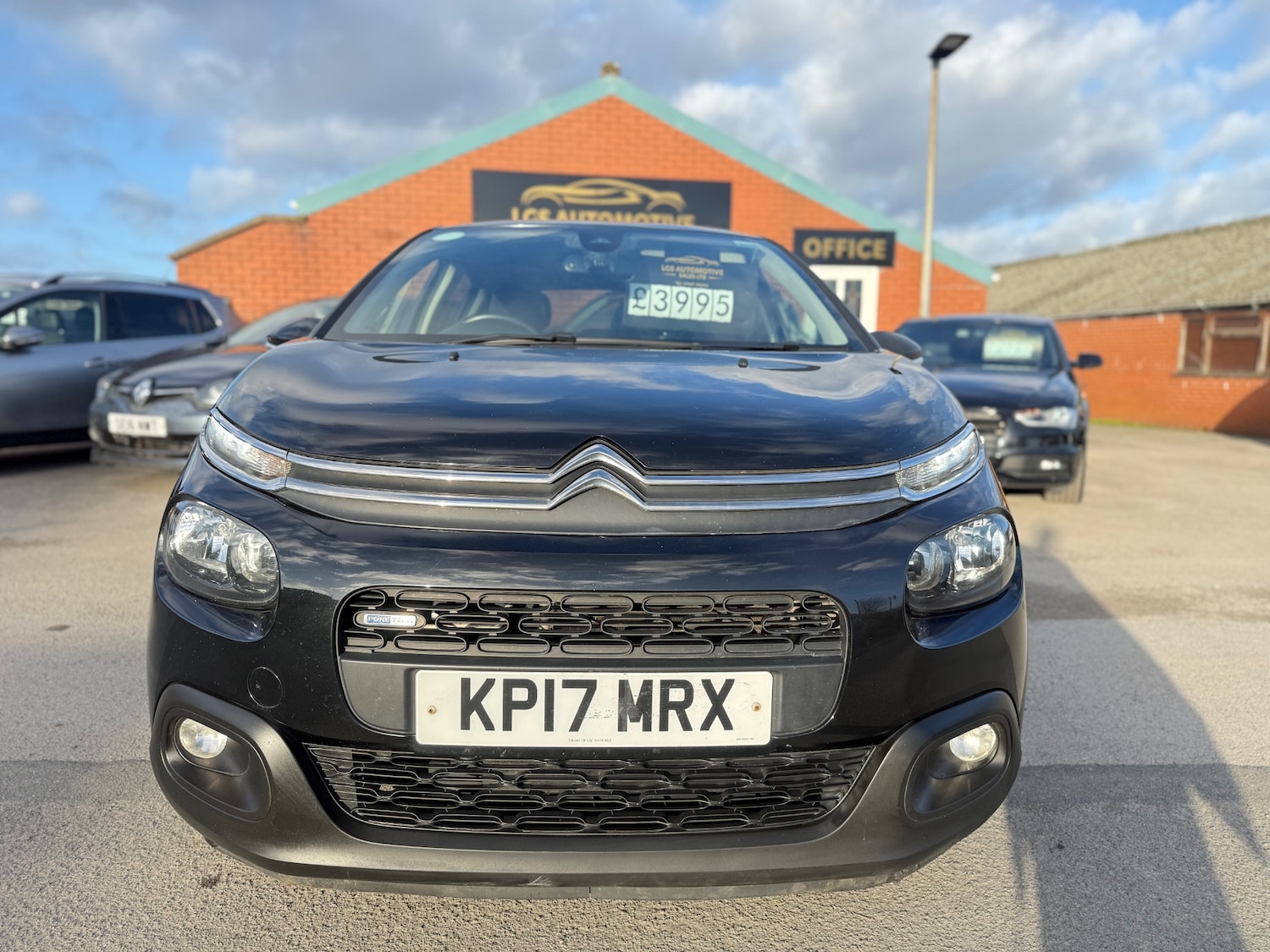 Used Citroen C3 2017 for sale - 76897143: Photo 2