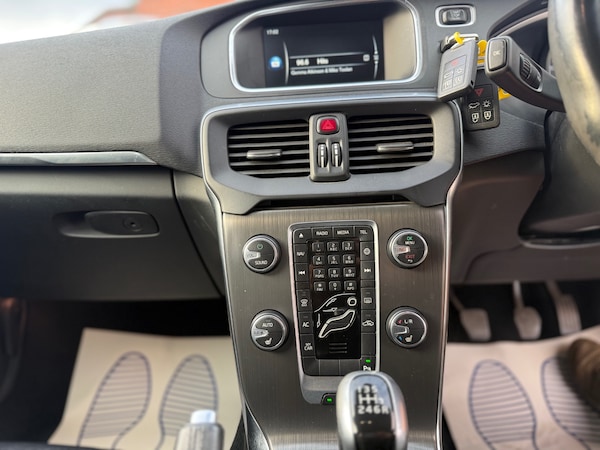 Used Volvo V40 2015 for sale - 76225155: Photo 11