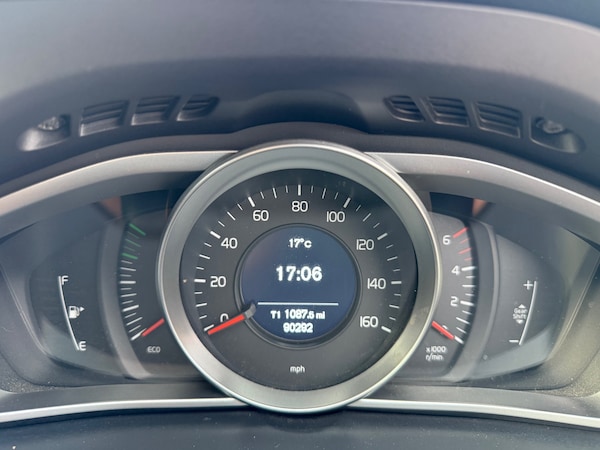 Used Volvo V40 2015 for sale - 76225155: Photo 16