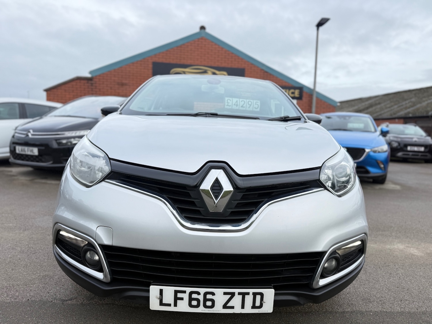 Used Renault Captur 2016 for sale - 77636530: Photo 2