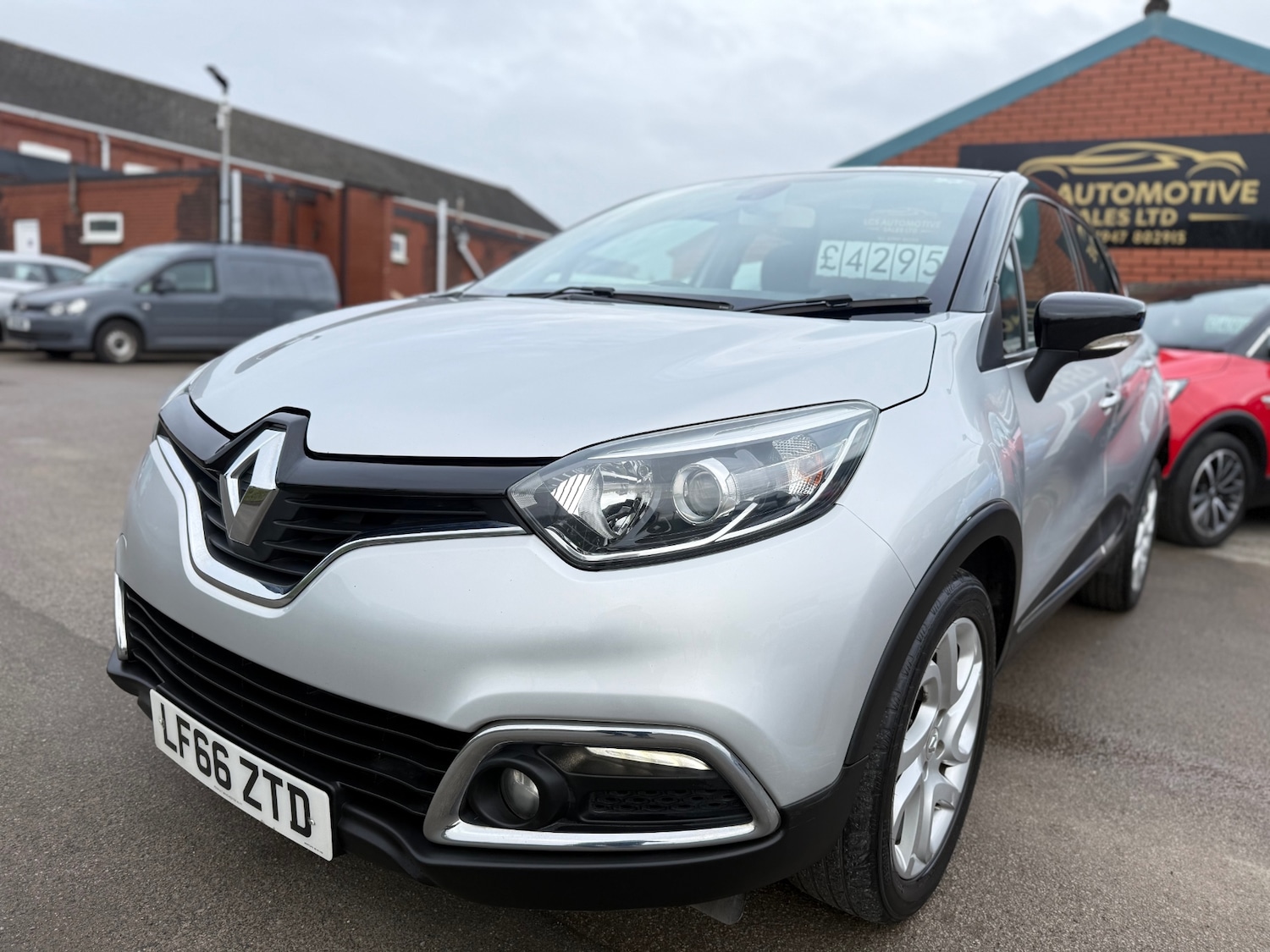 Used Renault Captur 2016 for sale - 77636530: Photo 3
