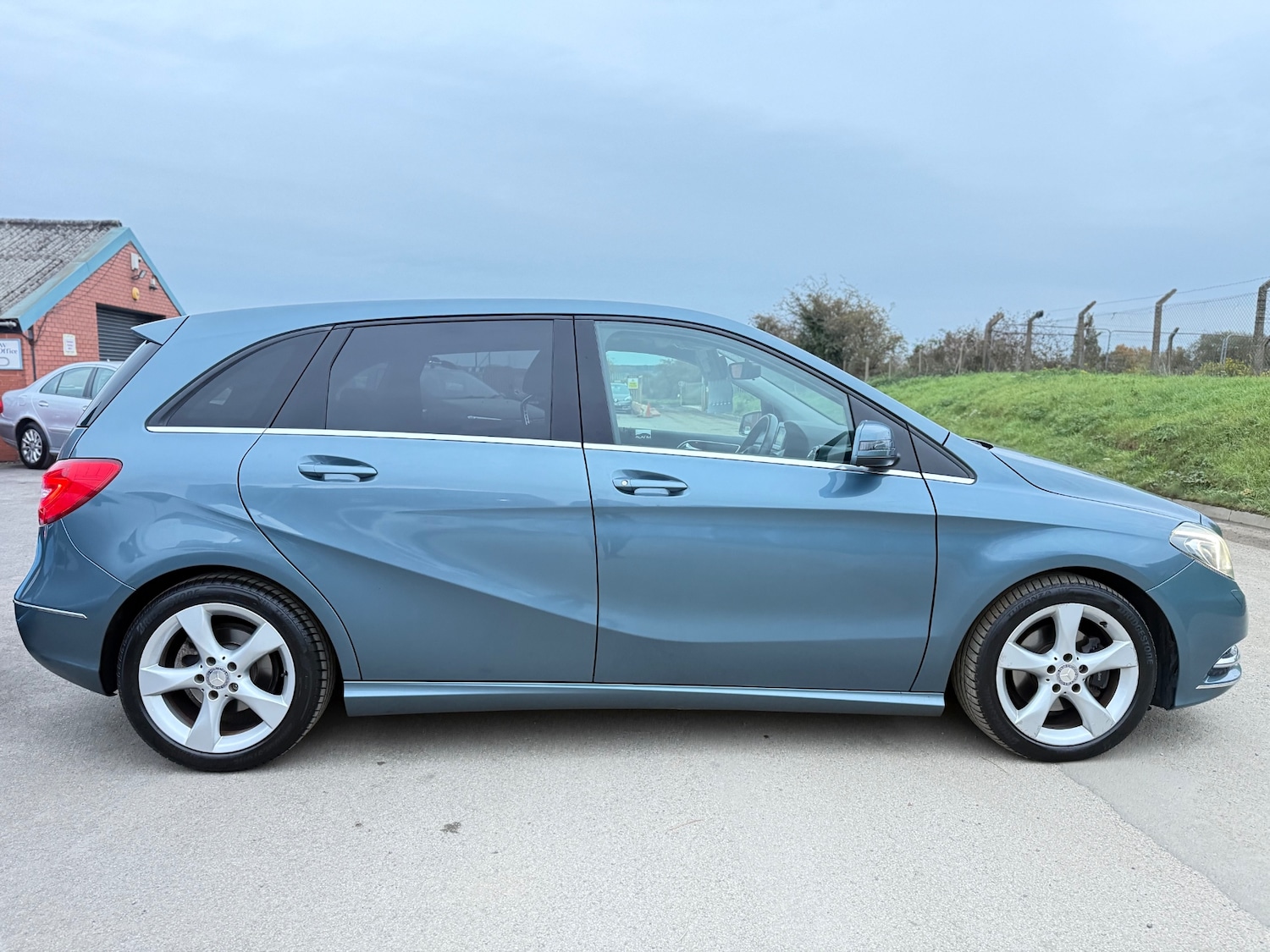 Used Mercedes-Benz B Class 2014 for sale - 76418531: Photo 5