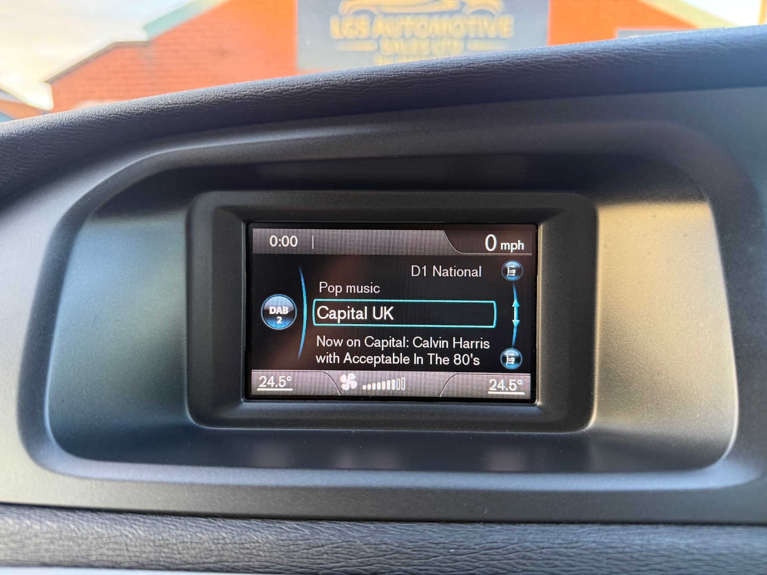 Used Volvo V40 2014 for sale - 76605510: Photo 11