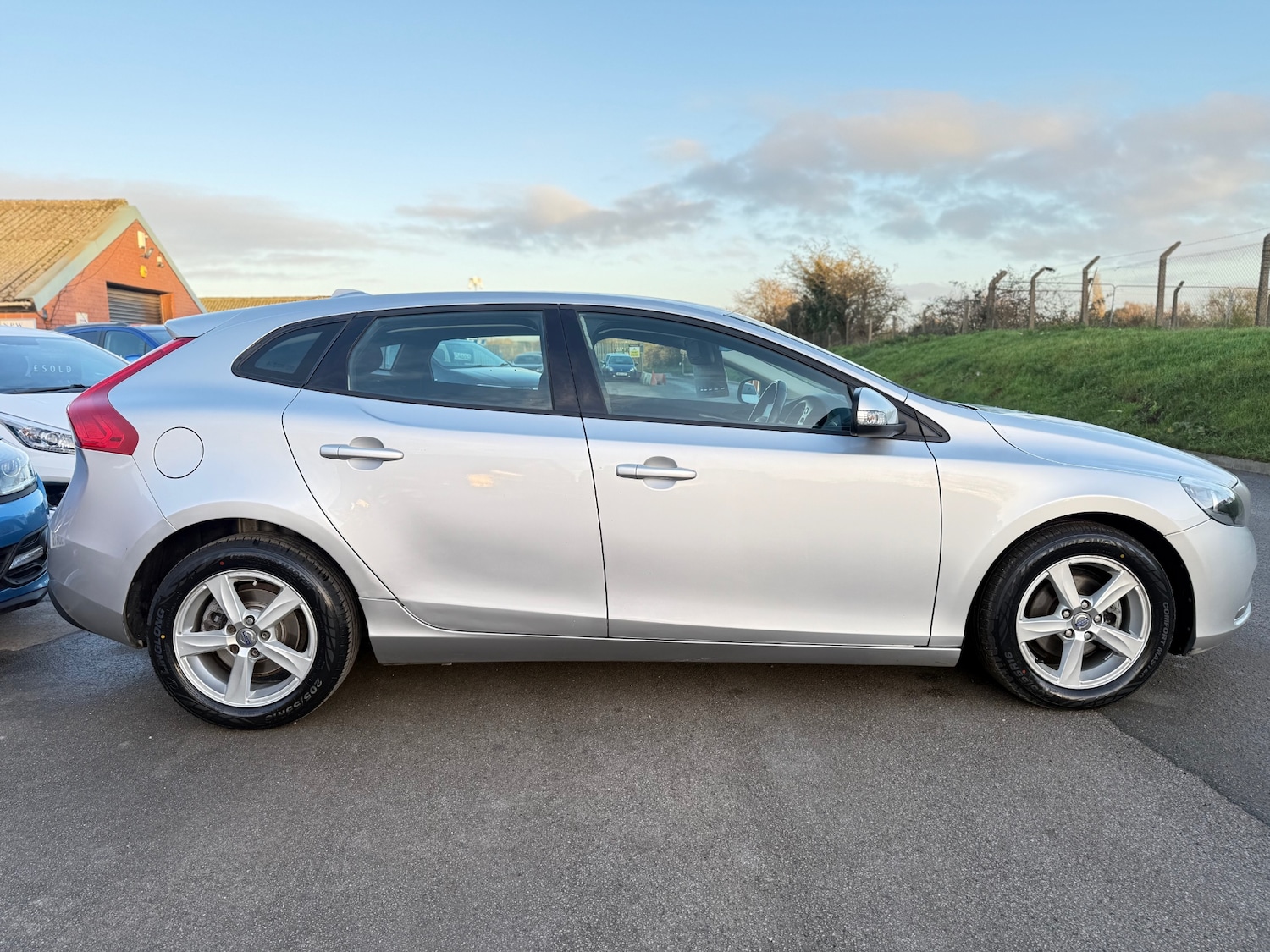 Used Volvo V40 2014 for sale - 76605510: Photo 5