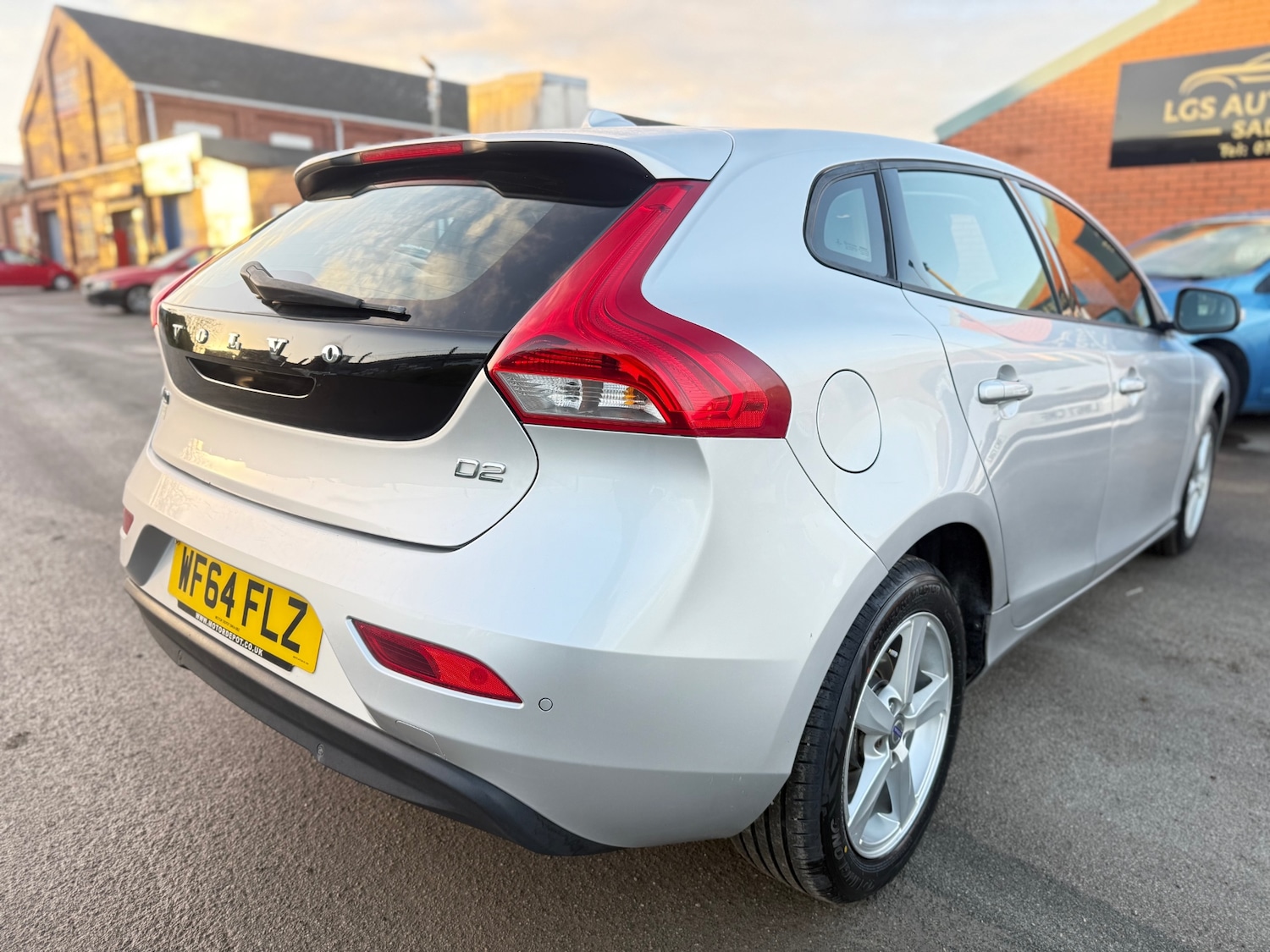 Used Volvo V40 2014 for sale - 76605510: Photo 8