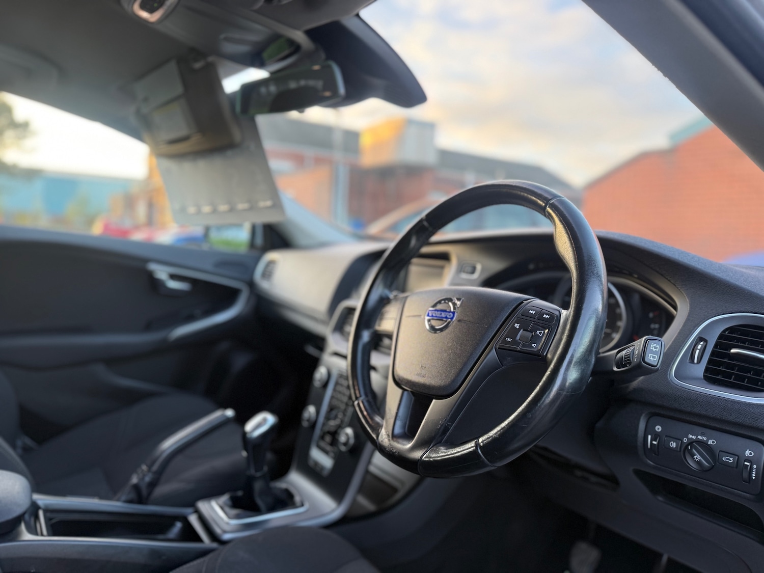 Used Volvo V40 2014 for sale - 76605510: Photo 9