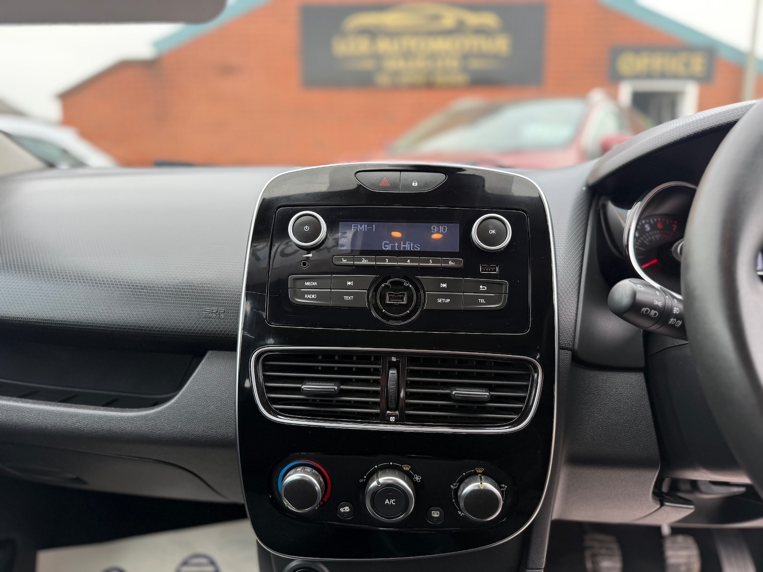 Used Renault Clio 2018 for sale - 77822113: Photo 11