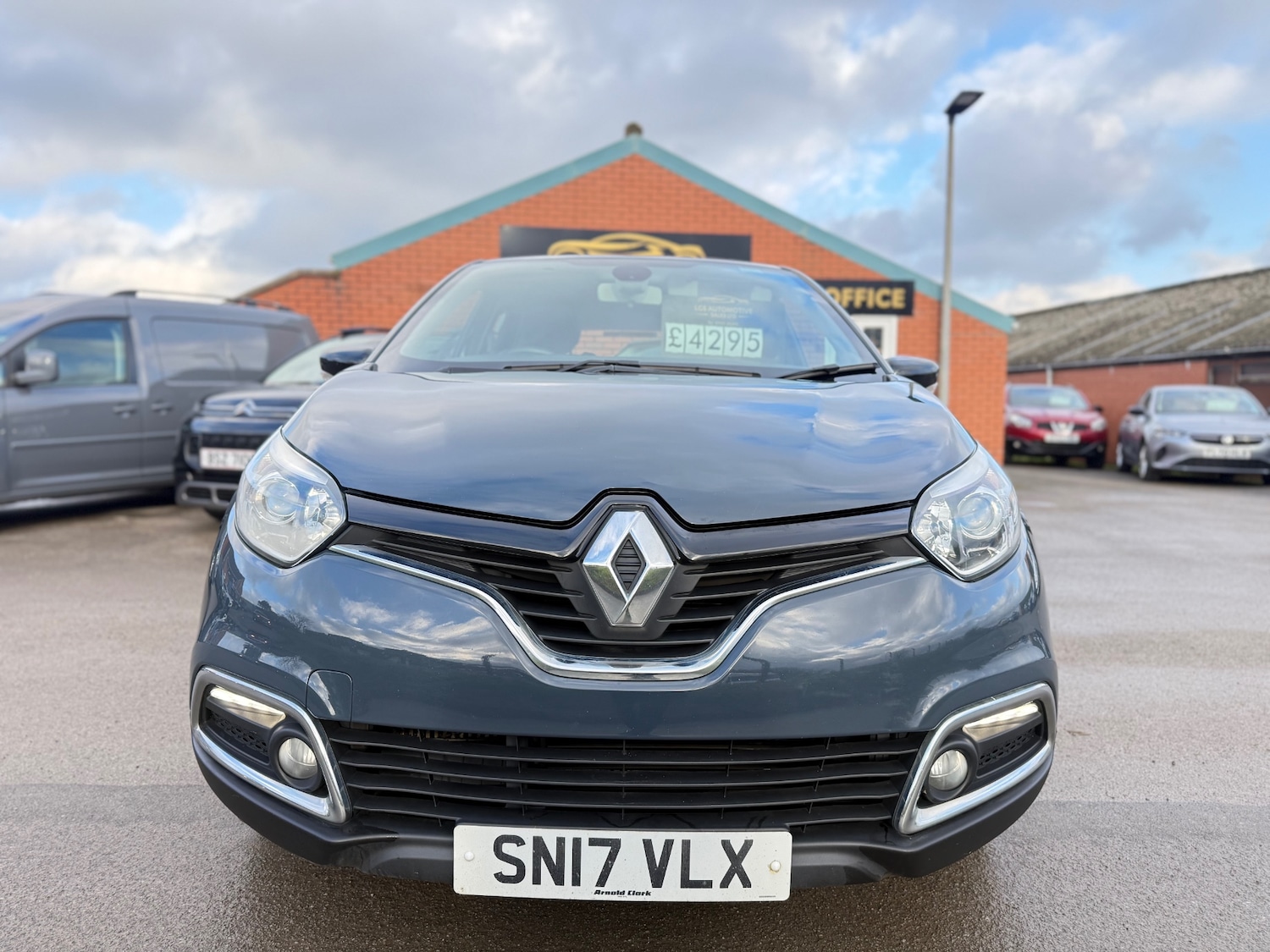 Used Renault Captur 2017 for sale - 77264560: Photo 2