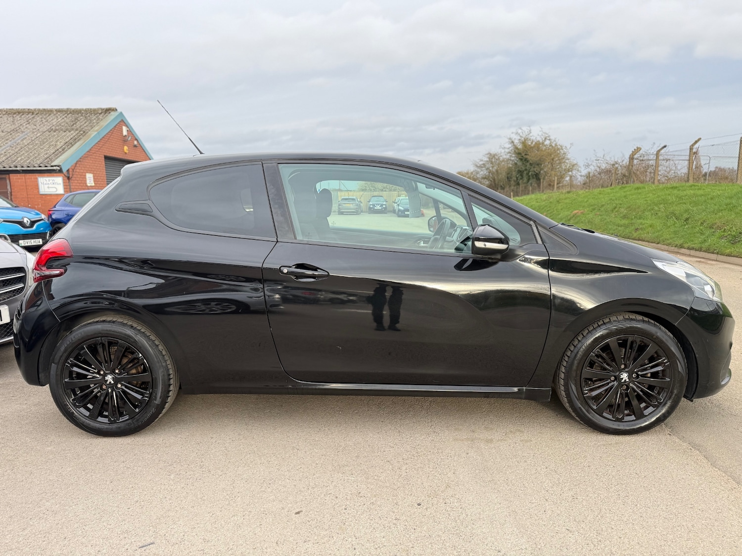 Used Peugeot 208 2017 for sale - 77906814: Photo 5