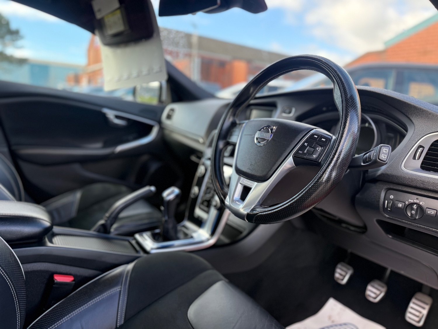 Used Volvo V40 2015 for sale - 77572960: Photo 10