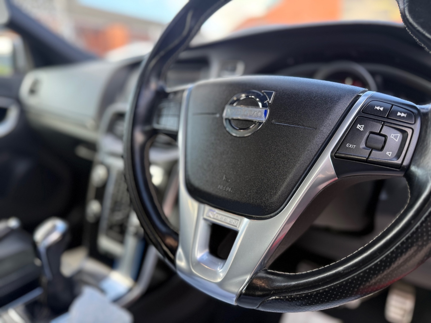 Used Volvo V40 2015 for sale - 77572960: Photo 12