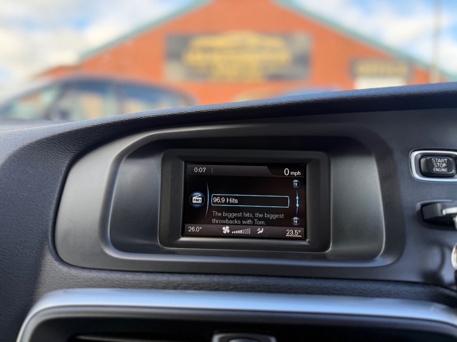 Used Volvo V40 2015 for sale - 77572960: Photo 17