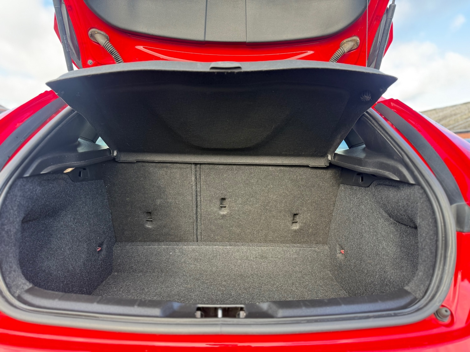 Used Volvo V40 2015 for sale - 77572960: Photo 22