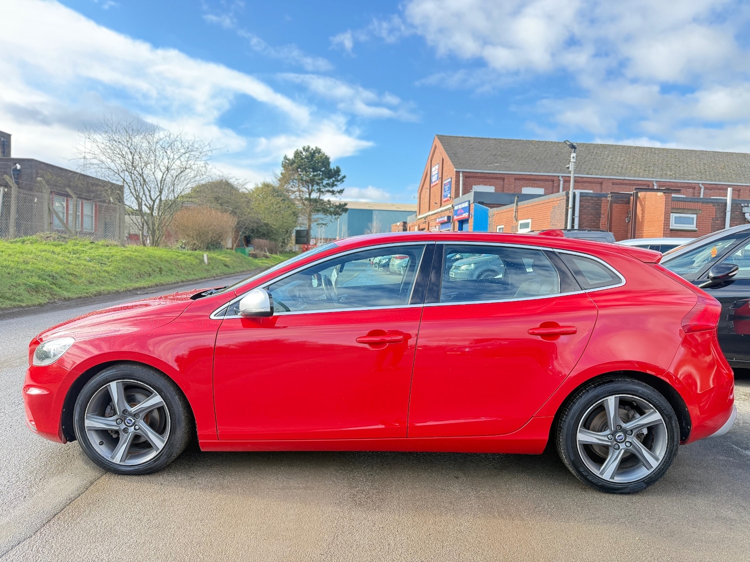 Used Volvo V40 2015 for sale - 77572960: Photo 5