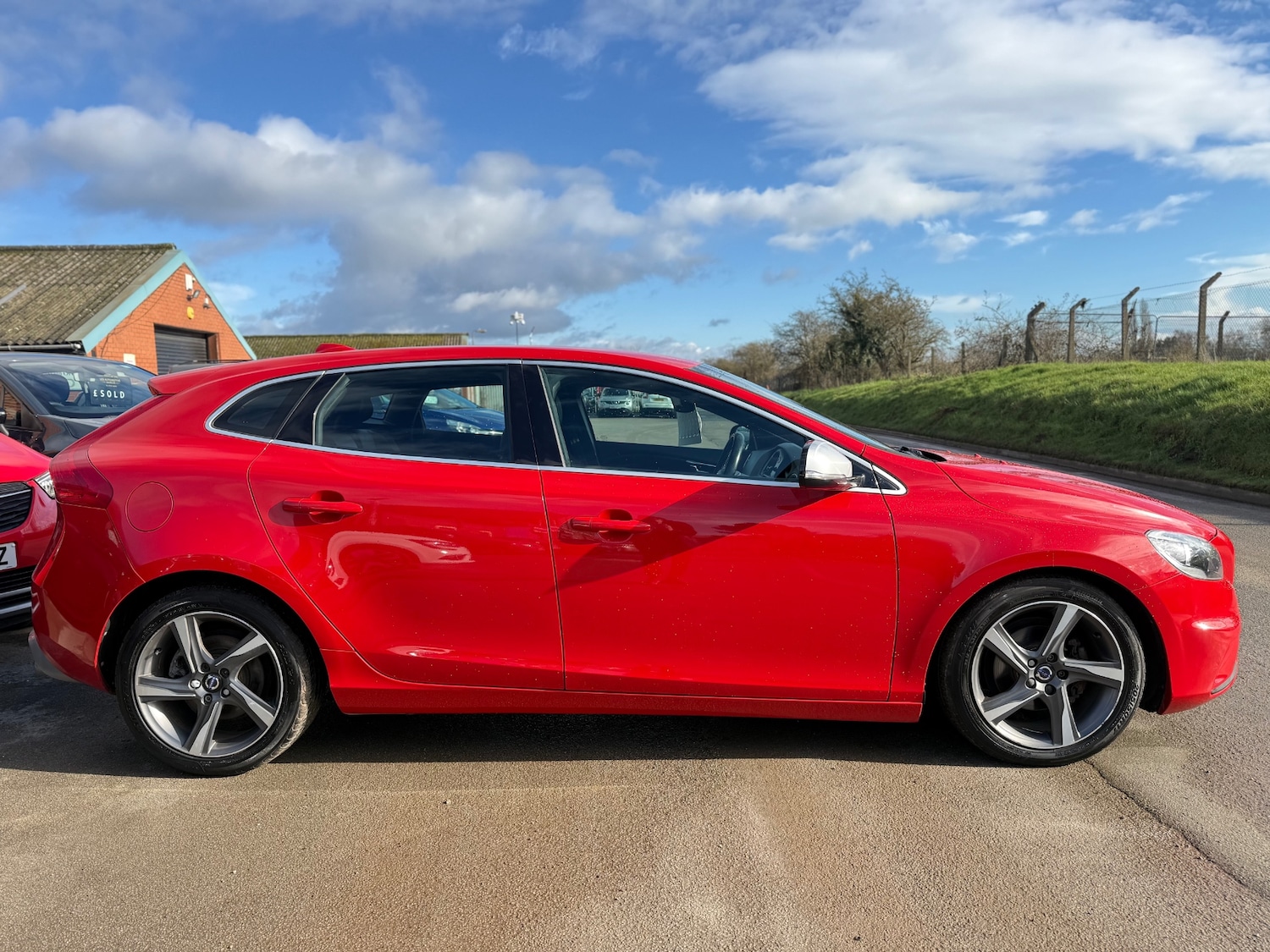 Used Volvo V40 2015 for sale - 77572960: Photo 6