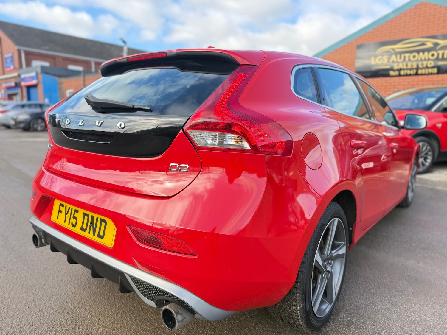 Used Volvo V40 2015 for sale - 77572960: Photo 9