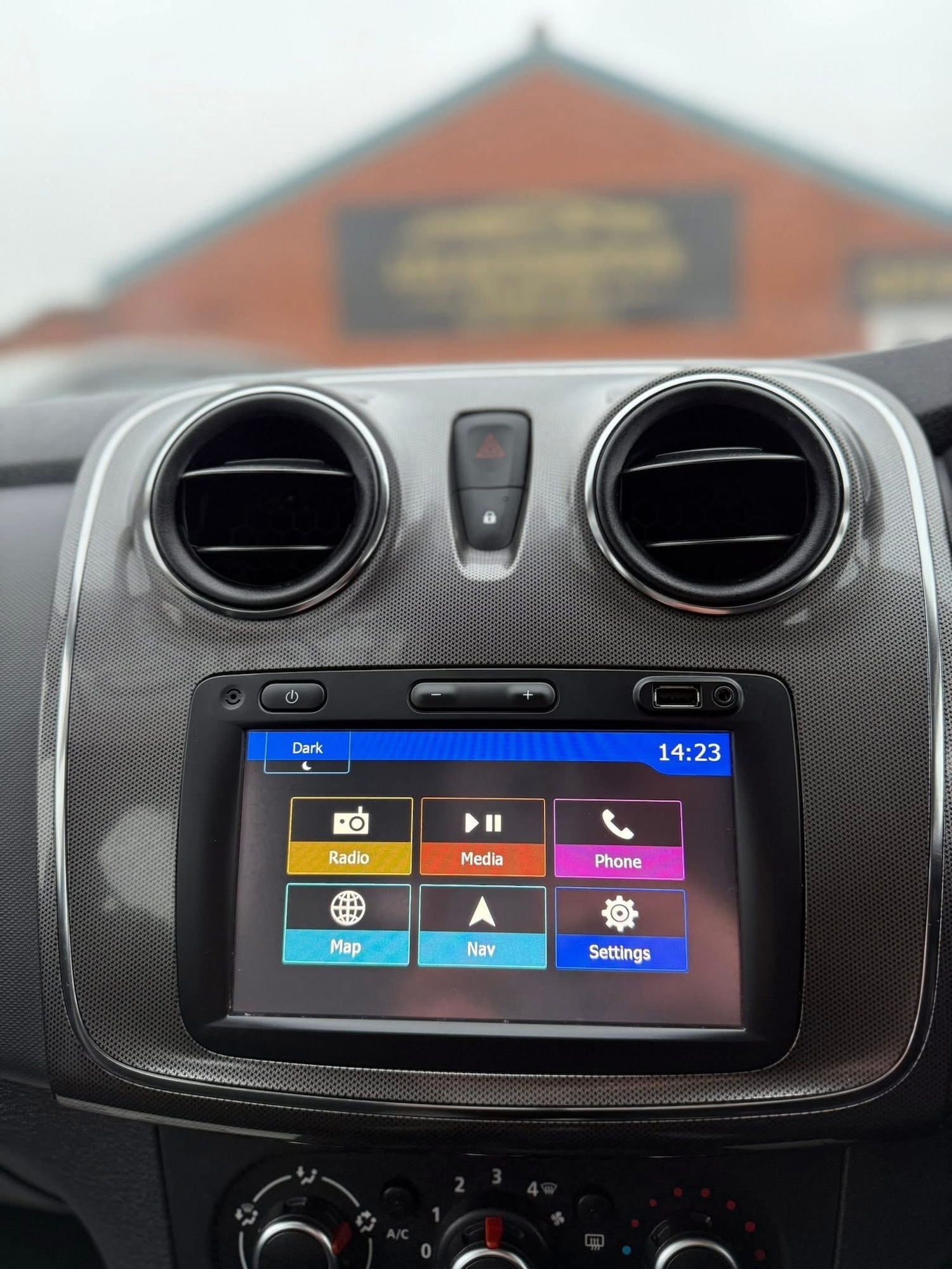 Used Dacia Sandero Stepway 2017 for sale - 77708967: Photo 15