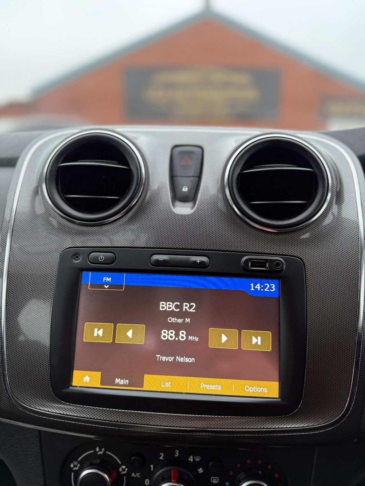 Used Dacia Sandero Stepway 2017 for sale - 77708967: Photo 16