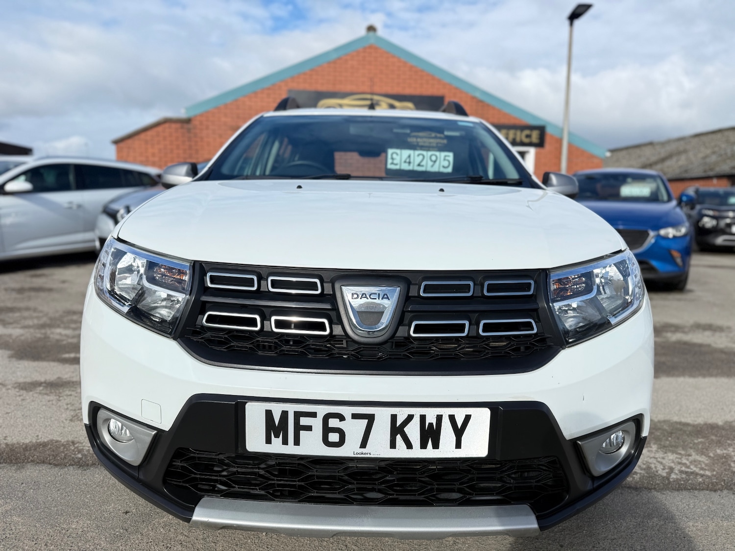 Used Dacia Sandero Stepway 2017 for sale - 77708967: Photo 2