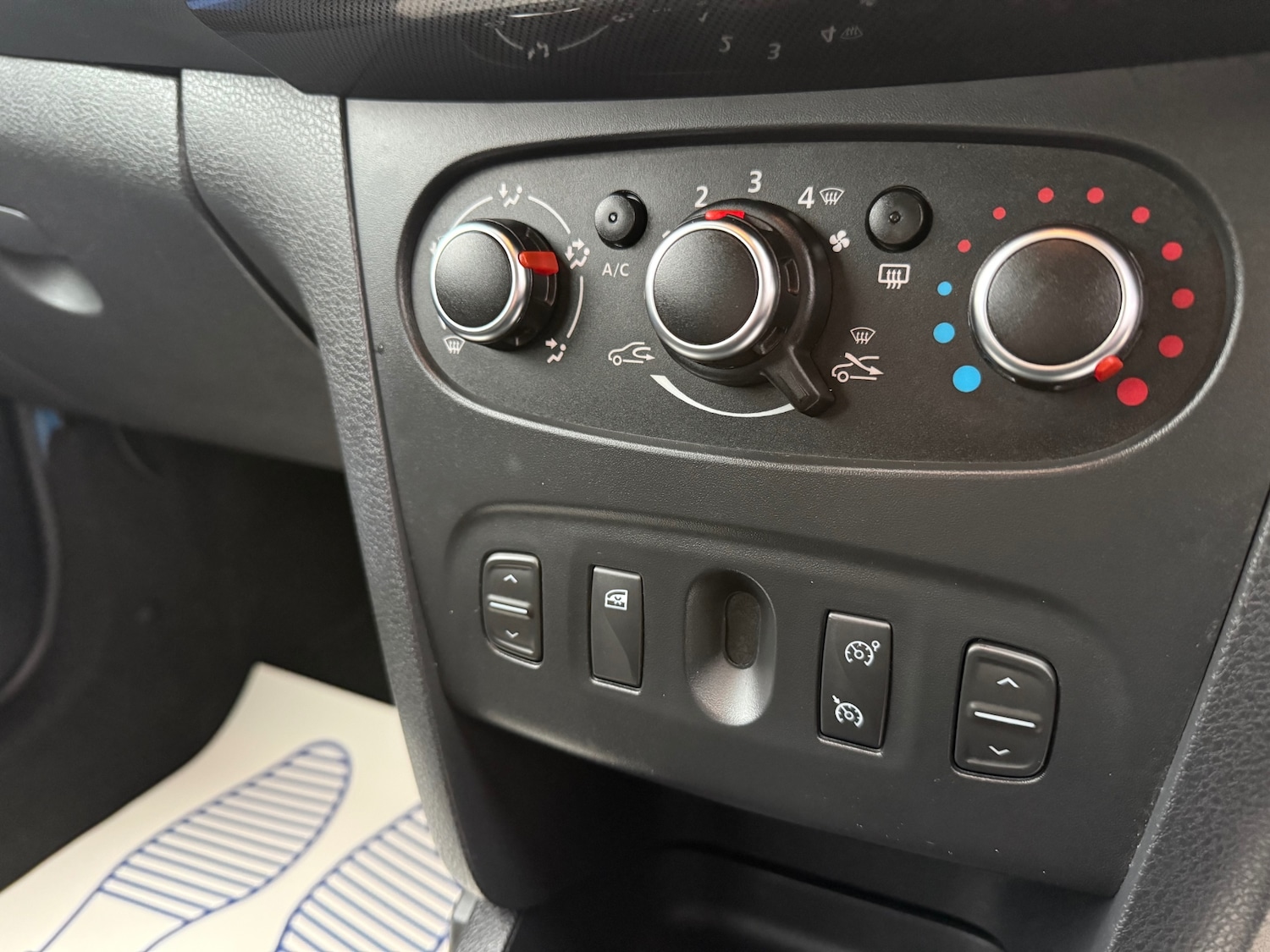 Used Dacia Sandero Stepway 2017 for sale - 77423425: Photo 12