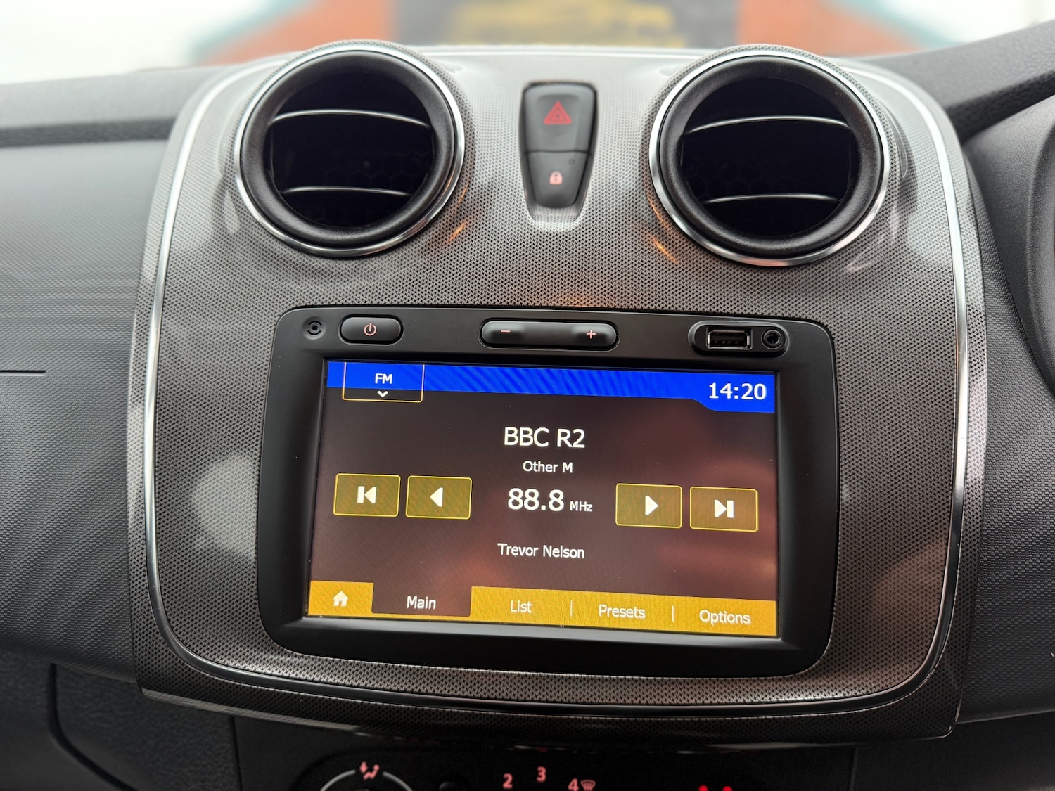 Used Dacia Sandero Stepway 2017 for sale - 77423425: Photo 16