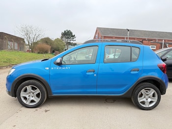 Used Dacia Sandero Stepway 2017 for sale - 77423425: Photo