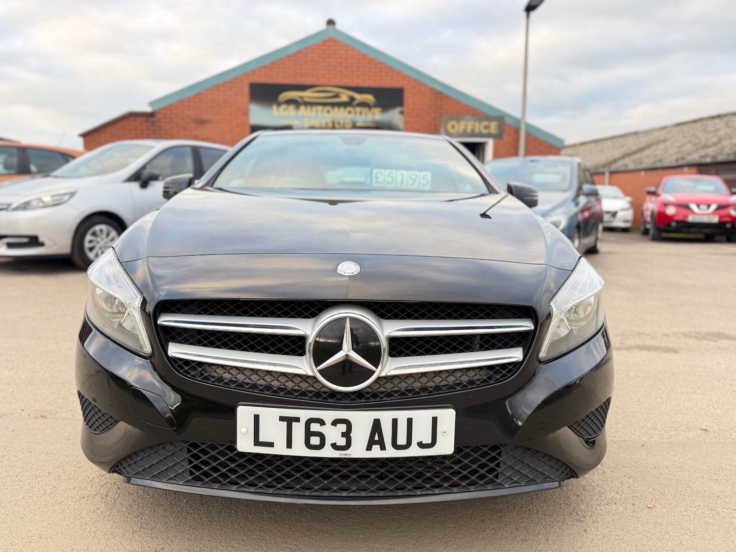 Used Mercedes-Benz A-Class 2013 for sale - 76520924: Photo 2